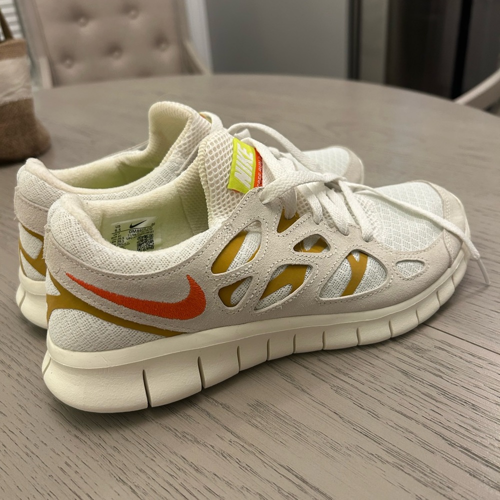 Nike Women’s Free Run 2 NWOT